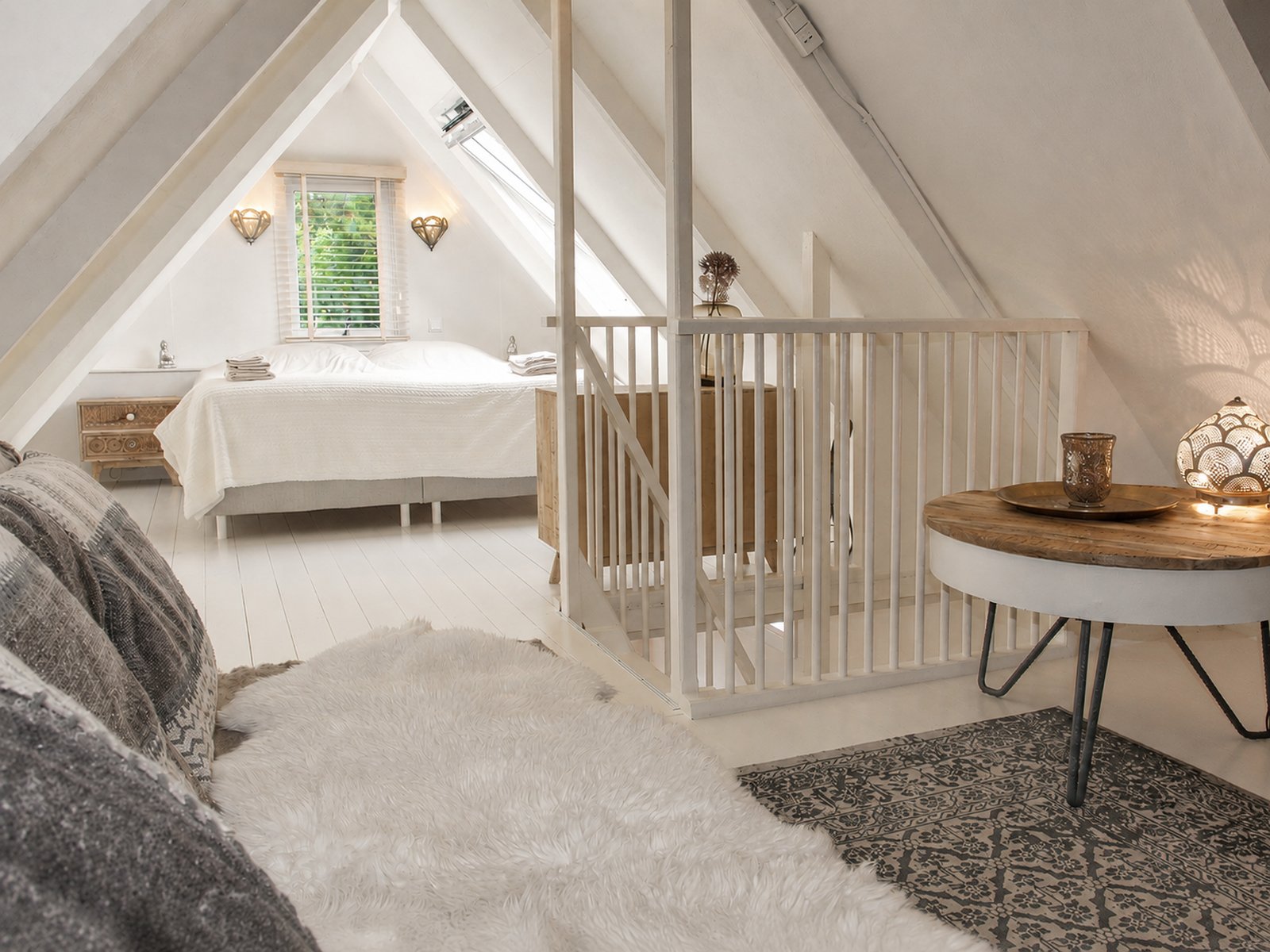 Attic loft bedroom beneath original roof geometry, weekend house Schoorl - Ruimte interior design