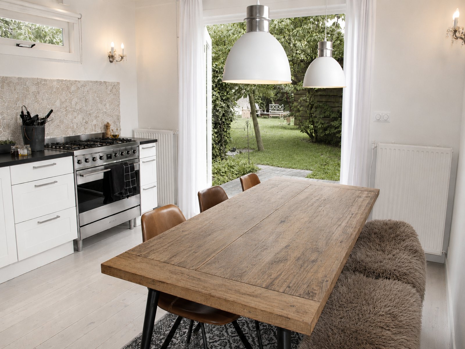 Dining room with garden doors and pendant lighting, weekend house Schoorl - Ruimte interior design