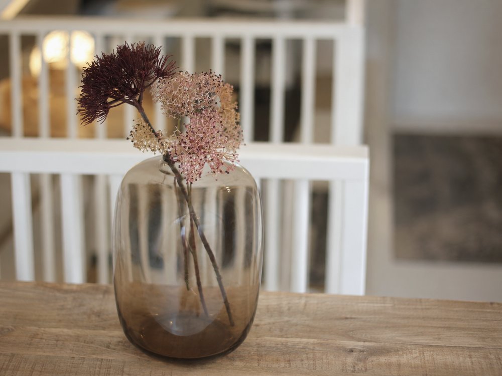 Dried flower arrangement in smoked glass vase, weekend house Schoorl - Ruimte interior design